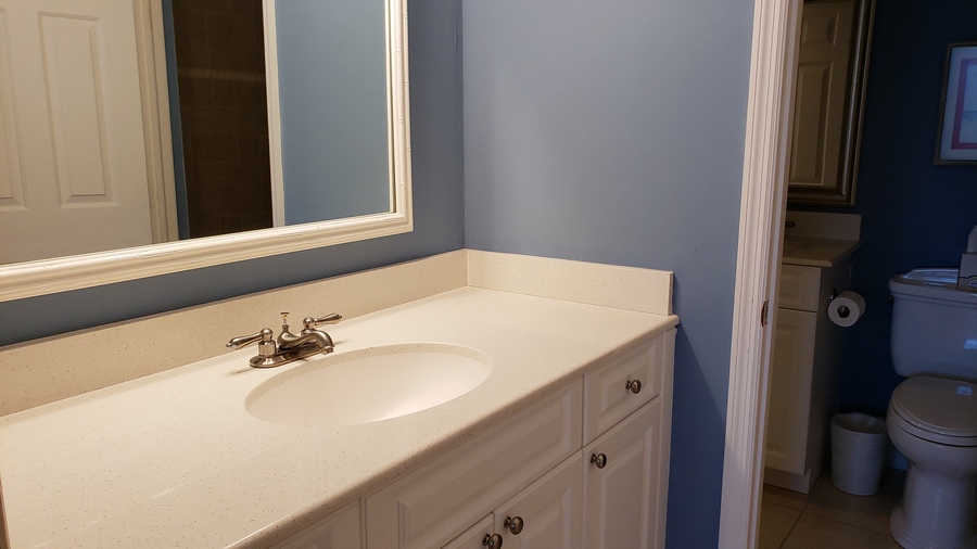 Guest King Vanity